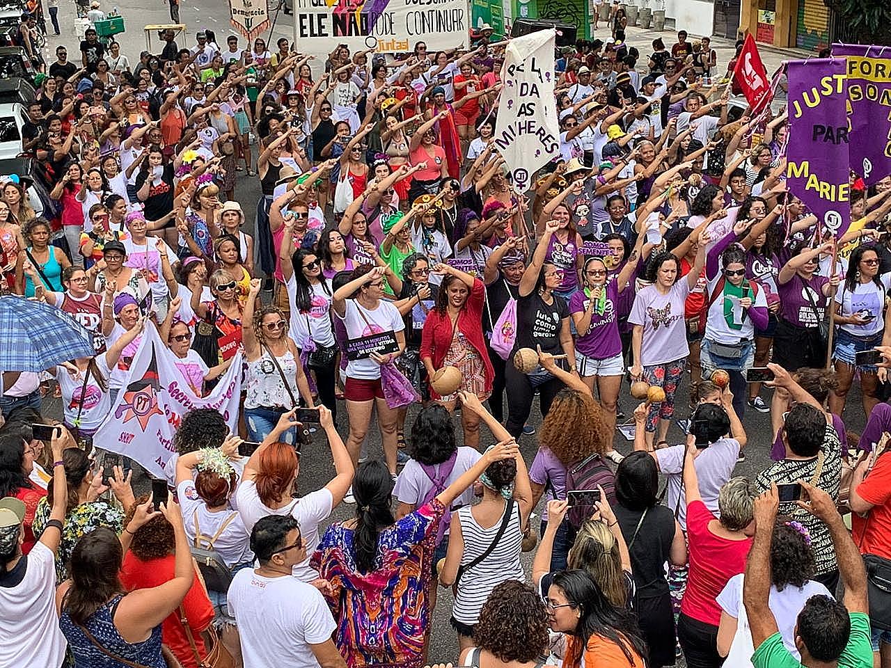 8m manifestação mulheres feminismo