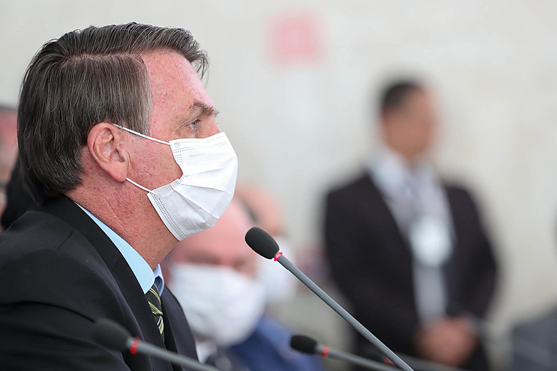 bolsonaro coronavirus de mascara