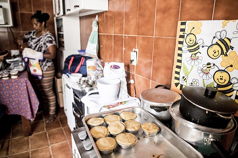 cozinheira empadinhas bico emprego salário