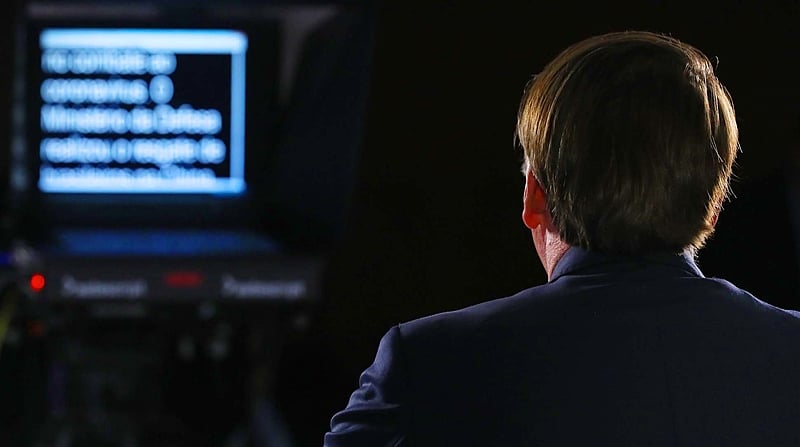 bolsonaro de costas