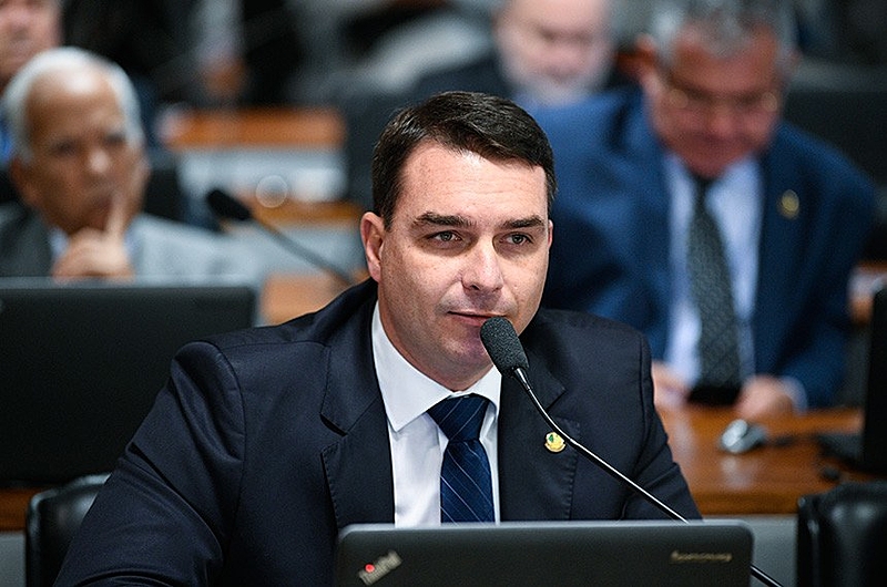 “Goza de total confiança”, disse senador Flávio Bolsonaro sobre Ramage durante sabatina do delegado no Senado, em 2019