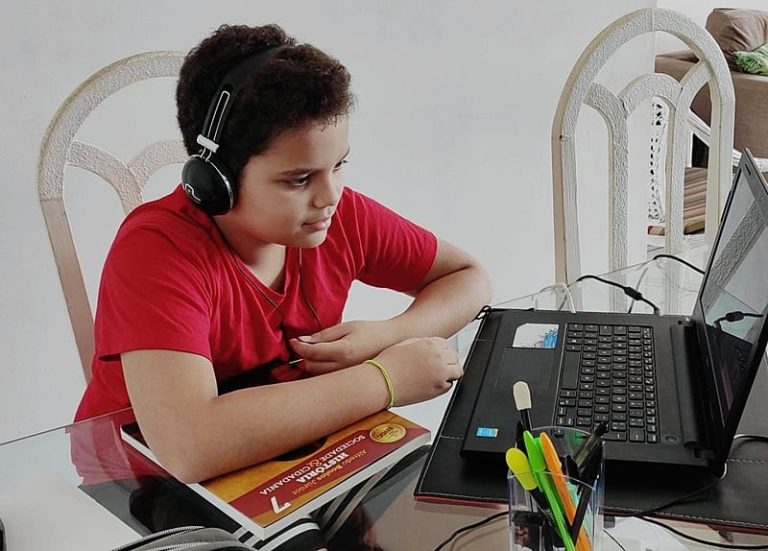 Exclusão digital e precarização do ensino: as dificuldades da educação à distância