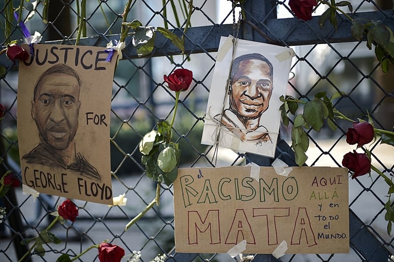 Protesto em frente a Embaixada dos EUA na Cidade do México: mobilizações crescem em todo o mundo contra o racismo e para pedir Justiça pelo assassinato de George Floyd por policiais estadunidenses