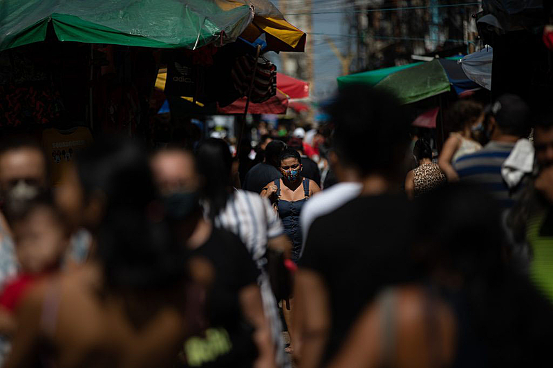 Manaus (AM) entrou esta semana na quarta fase da flexibilização da quarentena, registrando intensa movimentação no comércio de rua.