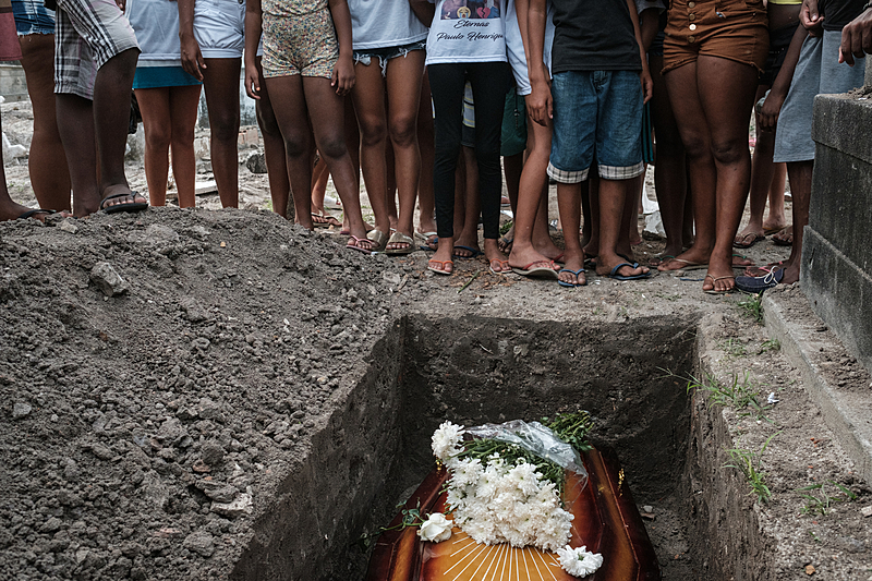 Mesmo com operações policiais proibidas durante a pandemia no estado do Rio, ações em favelas seguem ocorrendo