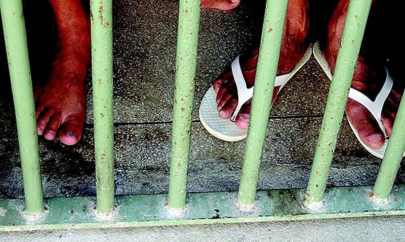 grade, cadeia, pés, chinelo