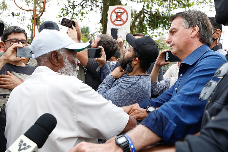 125 mil mortos: Bolsonaro desestimula uso de máscara de proteção contra a covid