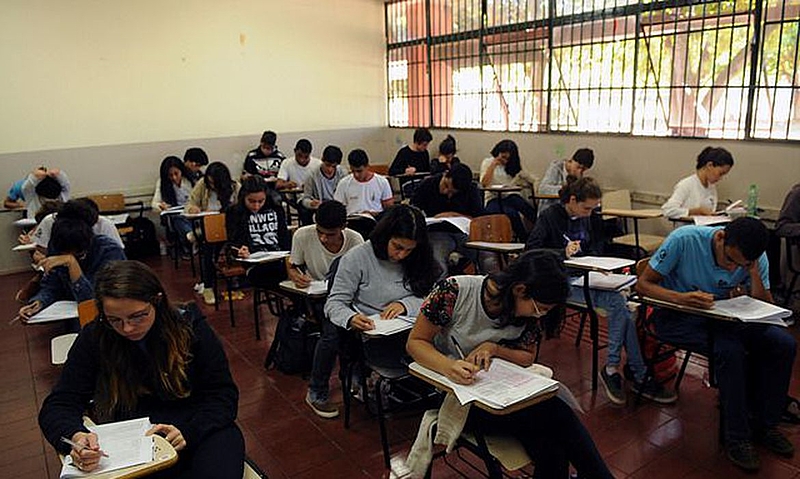 sala de aula, adolescentes
