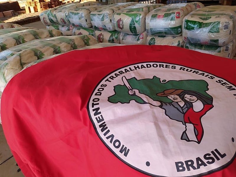 bandeira mst, sacas de arroz