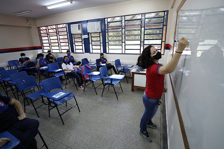 Alteração no Novo Ensino Médio traz avanços, mas PL do governo ainda pode melhorar; entenda