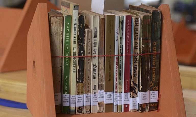‘A periferia nunca deixou de produzir literatura’, defende coordenadora das Fábricas de Cultura
