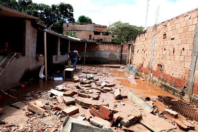 Falta de planejamento urbano é o maior problema durante as chuvas, dizem especialitas