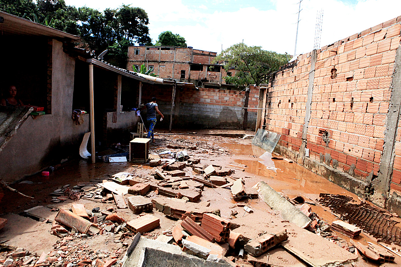 destruição, chuvas