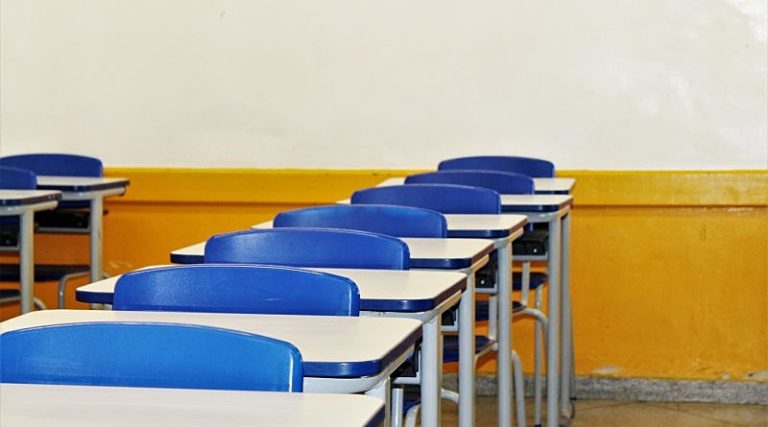 Reforma Administrativa impõe lógica de mercado à educação, avaliam organizações sindicais