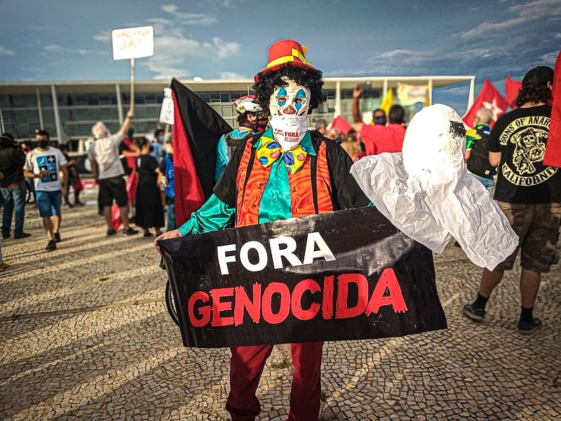 Números da pandemia no país, que acumula 8,5 infectados e mais de 210 mil mortos, fizeram surgir acusação de "genocida" contra Bolsonaro e ampliaram coro por impeachment