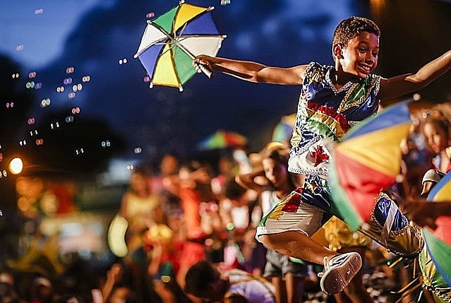CARNAVAL CANCELADO - Declarado Patrimônio Imaterial da Humanidade pela Unesco em 2012, o frevo deriva da capoeira e marca a resistência do carnaval livre e popular no Brasil