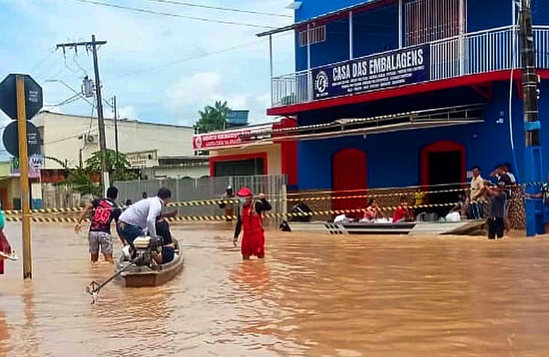 Rio Branco submersa: o governo do Acre calcula 2,7 mil famílias atingidas, sendo 75 desabrigadas e 129 desalojadas