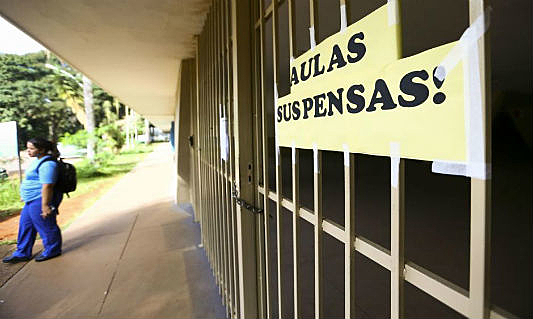 escola fecahda