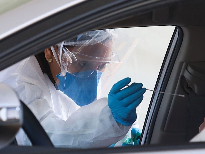 Com ritmo lento de imunização contra a covid, Brasil completa um ano de pandemia tendo imunizado apenas 3% da população