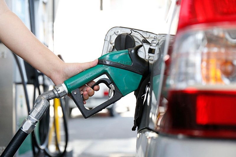 colocar gasolina