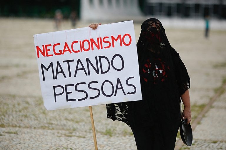 “Se tu faz sabendo, aí é genocídio”, desabafa profissional de saúde pública do RS