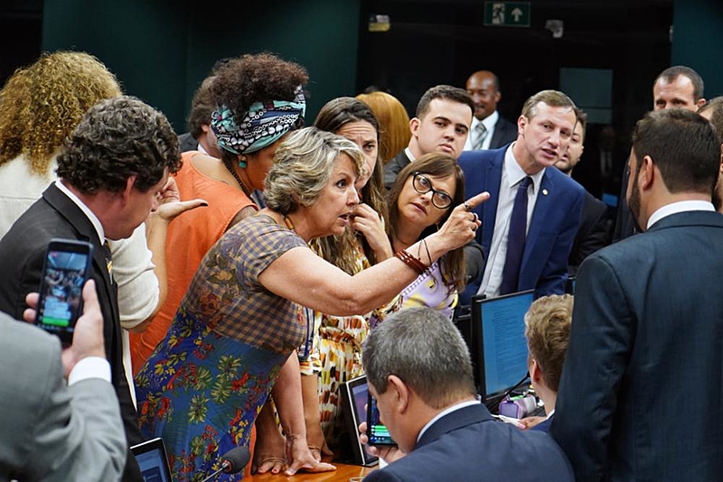 Oposição durante discussão acirrada na CCJ por conta da reforma da Previdência, em 2019