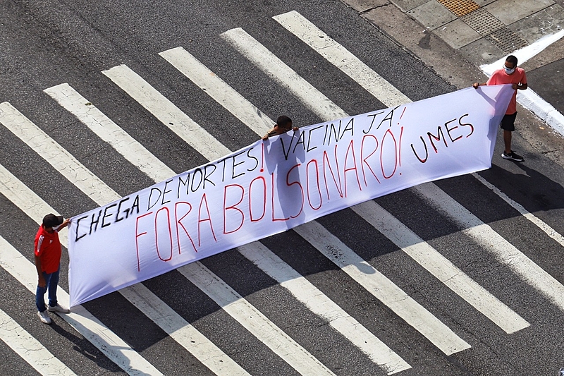 Protesto na Avenida Paulista, em São Paulo (SP) – “CHEGA DE MORTES! VACINA JÁ! E FORA BOLSONARO!”