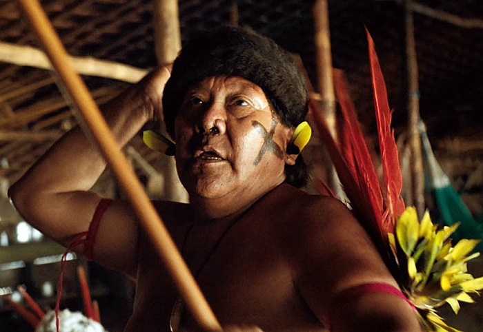Filme com Davi Kopenawa alerta sobre avanço do garimpo: “Floresta vale mais que ouro”