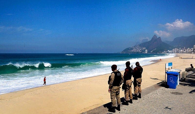 Guardas praia pandemia
