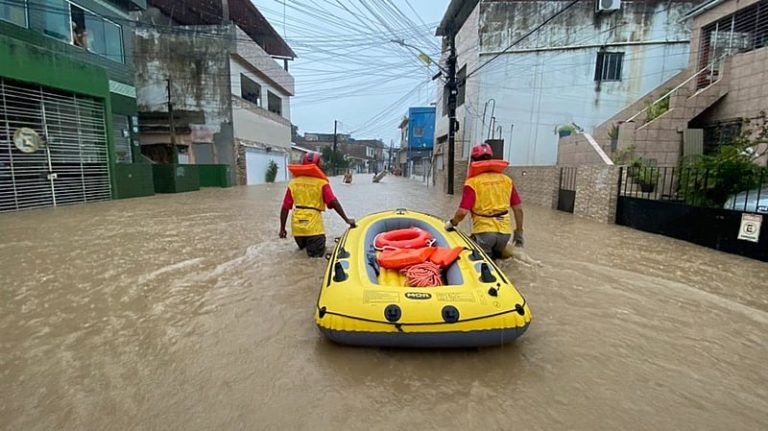Ameaçada pelo avanço do mar, Paulista é foco de estudo federal para a redução de riscos