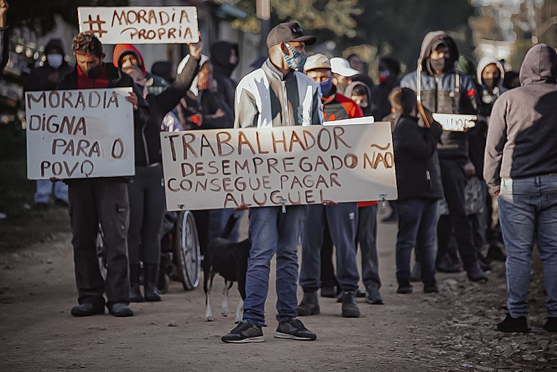Moradores de ocupação protestam por direito à moradia