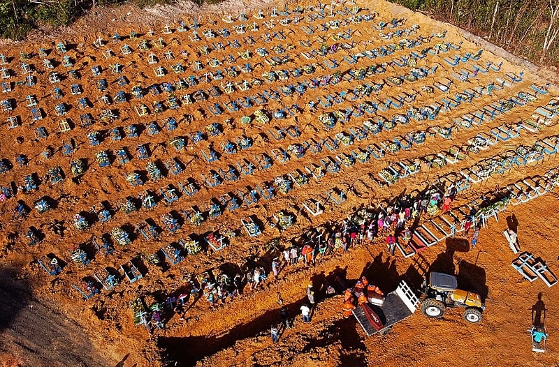 Brasil tem 2.173 óbitos em 24h, e número de mortos chega a 452.031