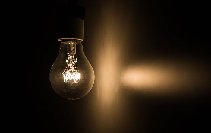 "Você imagina, nesta situação que estamos vivendo hoje, você ainda ter que desligar sua luz", destaca Renato Queiroz sobre chance de racionamento de energia no país