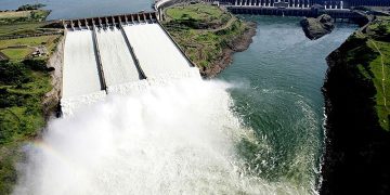 Criada em 1962, Eletrobras tem metade do capital de Itaipu Binacional, localizada entre o Brasil e o Paraguai