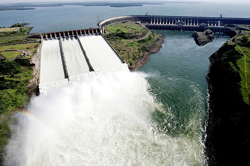 Criada em 1962, Eletrobras tem metade do capital de Itaipu Binacional, localizada entre o Brasil e o Paraguai