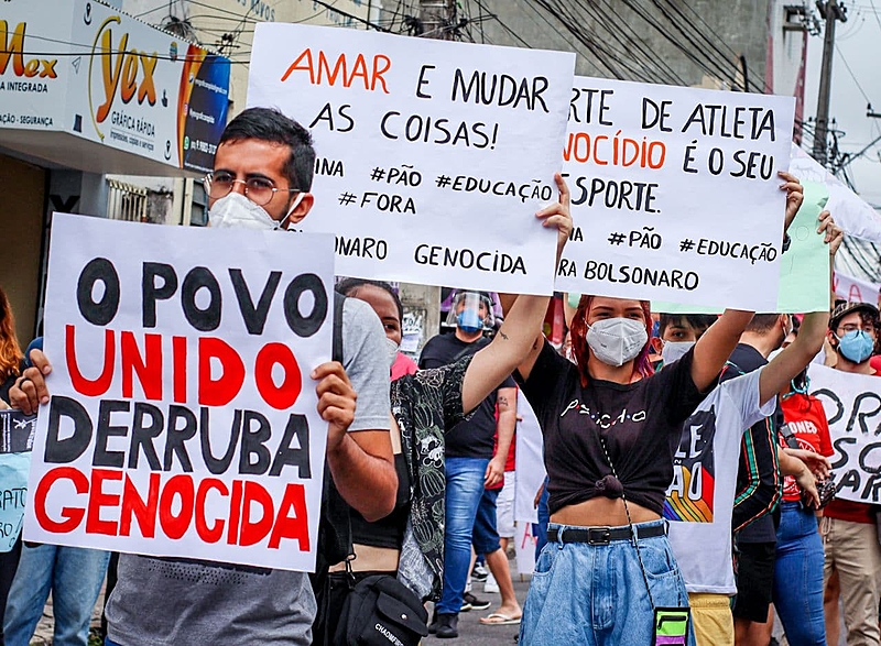 Jovens se somam às manifestações pela saída de Bolsonaro em Campina Grande na Paraíba