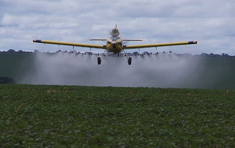 Agrotóxicos: deputado protocola projeto que proíbe pulverização no RS