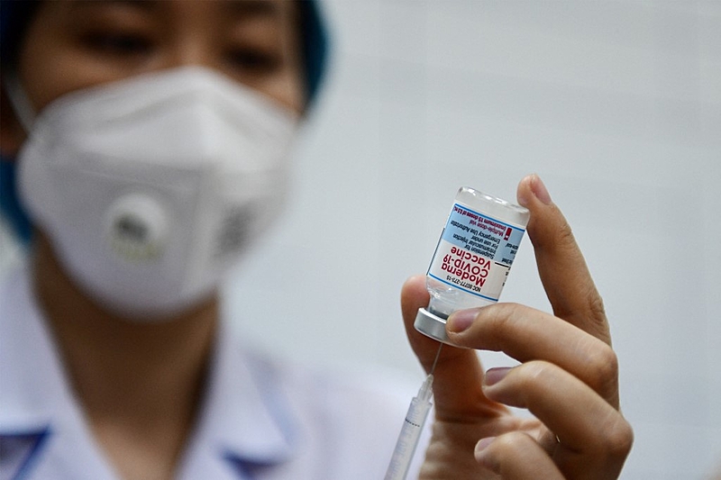 Imunização deve ser acelerada para evitar casos graves e mais mortes; variante delta é nova ameaça