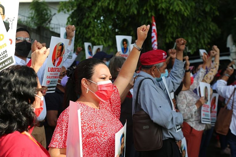 Movimentos sociais de El Salvador protestam contra autoritarismo do presidente Nayib Bukele