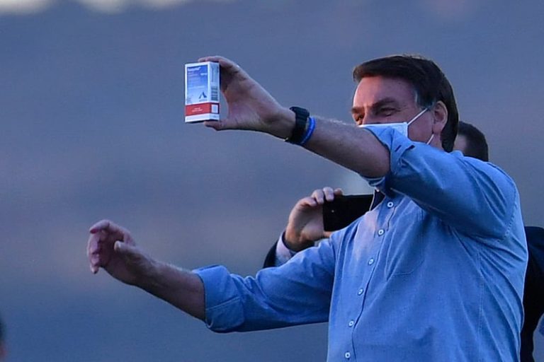 Dino determina que PF investigue conduta de Bolsonaro durante pandemia