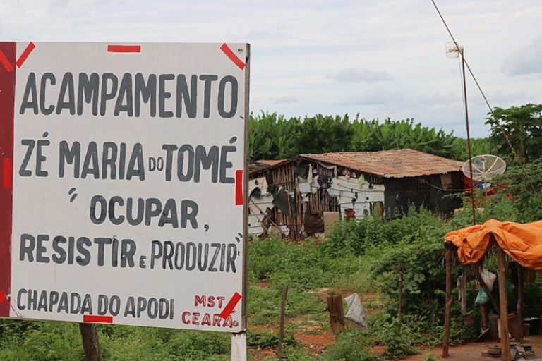 Moradores do Acampamento Zé Maria do Tomé (CE) denunciam ação violenta contra famílias