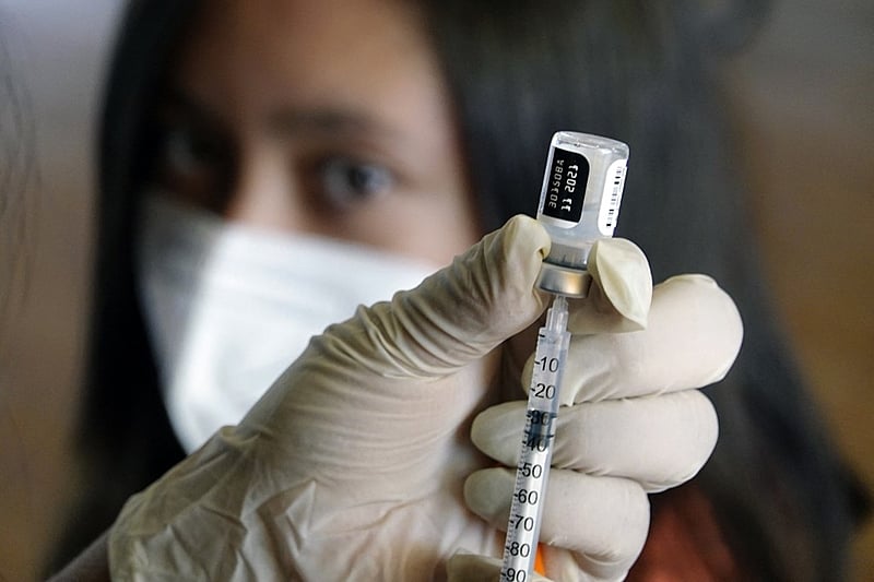Estados e municípios alertam para escassez de vacinas e temem possibilidade de "apagão" na imunização