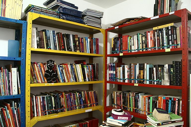 Clube de Leitura contra a Desinformação promove encontros em bibliotecas comunitárias da capita