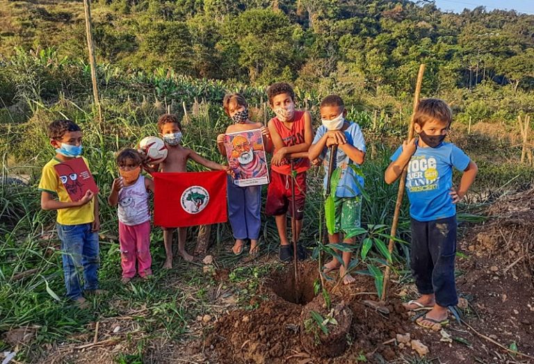Como vivem as crianças do MST? O Prosa e Fato mergulha na realidade das crianças Sem Terrinha