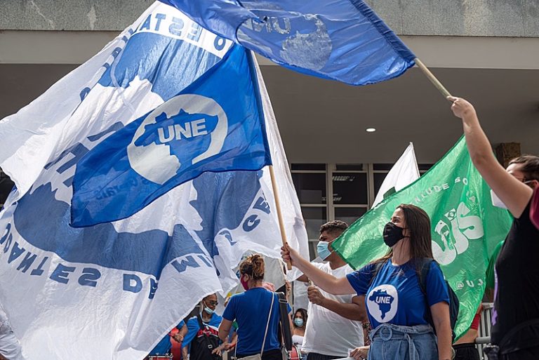 A construção de um projeto popular passa pelo fortalecimento da educação pública
