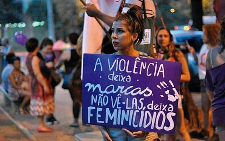 A cada seis horas e meia uma mulher morre no Brasil, vítima da violência de gênero