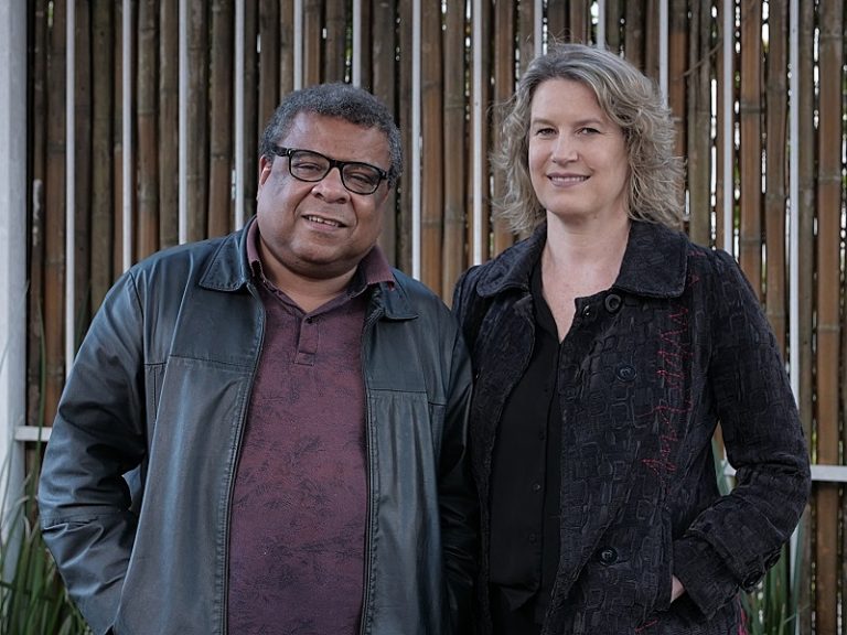 Os jornalistas Renato Dornelles e Tatiana Sager lançam “Paz nas prisões guerra nas ruas”