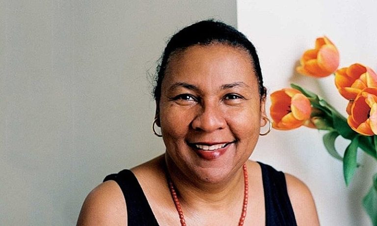 Morre bell hooks, um dos maiores nomes do feminismo negro