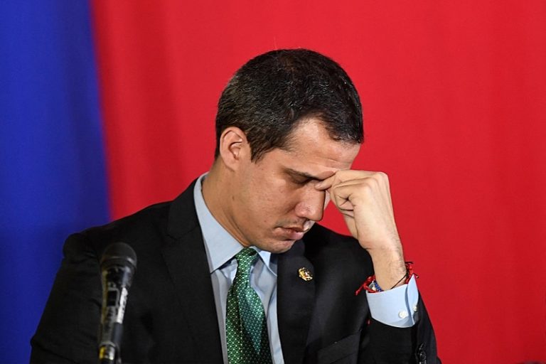 “Assembleia” paralela da oposição restringe acesso de Juan Guaidó a recursos públicos