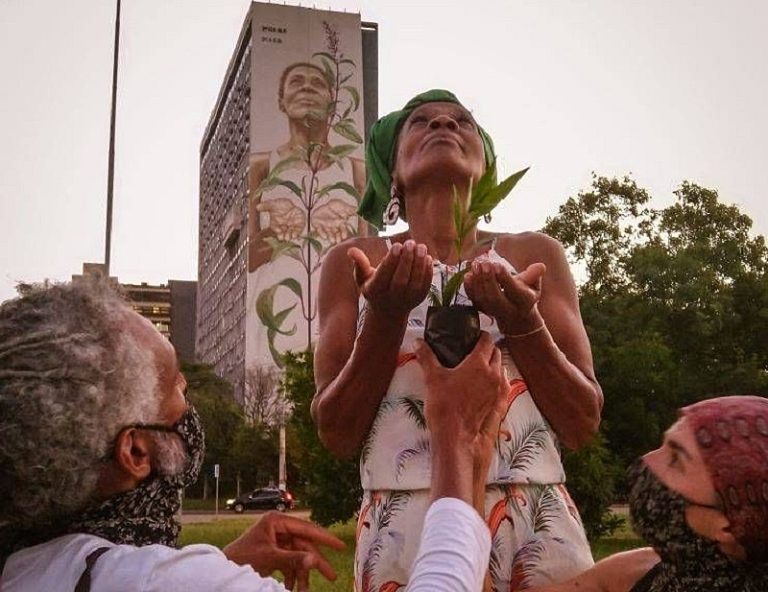 Artigo | Que o grafite tire as Ilhas do escondimento e a Bia da Ilha inspire a nossa militância